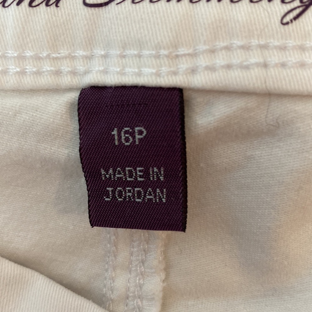 Gloria Vanderbilt Shorts - Picture 4 of 6